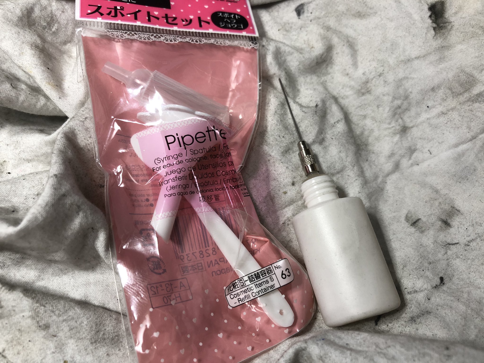 北部工廠 ウチが愛用してるオイル でかボトルは使いにくいので小ボトルに移し替えて使ってるのだが コレが穴が大きくてドバっと出る ダイソーのスポイトセットのノズルがピッタリで使いやすくなるんだなコレが T Co Yw0jqk3kbj Twitter