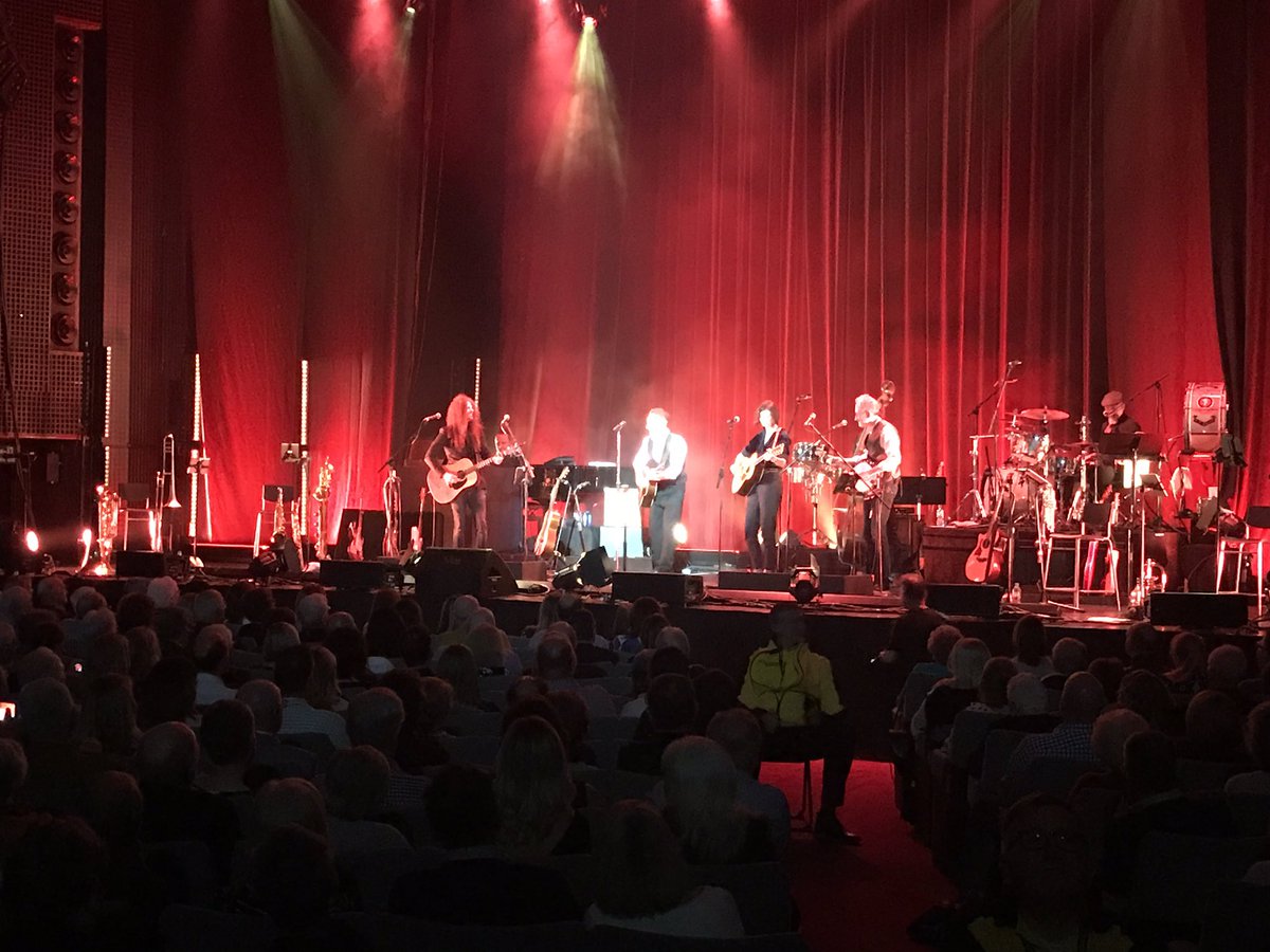 Mick_Arnocet's tweet photo. @HattieBriggs was fantastic last night supporting @AlfieBoe at Harrogate. She deservedly made lots of new fans with her superb performance and great backing musicians. https://t.co/f5M5DawAM8