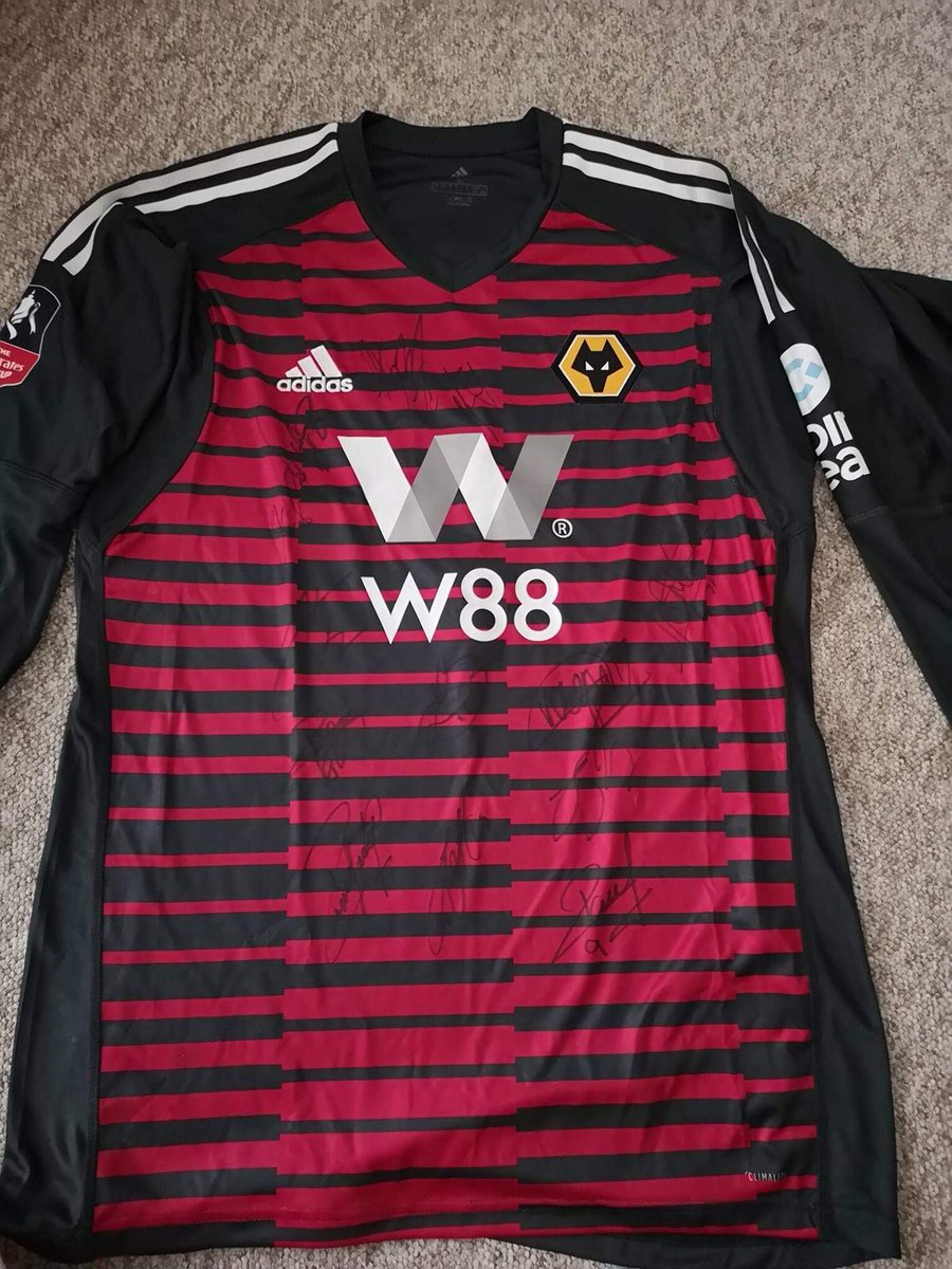 Good luck to <a href="/Wolves/">Wolves</a> in the #FACupSemiFinal today. Harry will be cheering for you 👍🏻 We're auctioning a rare signed <a href="/Wolves/">Wolves</a> shirt worn by #JohnRuddy in the 4th round. Highest bid up to £560. DM <a href="/mpashy/">Ashy</a> if you want to bid for it. Proceeds to <a href="/NeuroblastomaVs/">Harry vs Neuroblastoma</a> 👍🏻