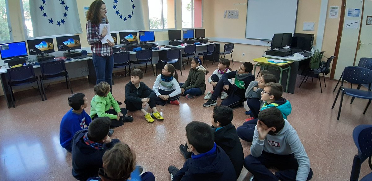 VbAdj's tweet photo. Parada en el camino de regreso con hermosos recuerdos en mente ...#MOISSON2 @ErasmusplusFR @AcademieNice @or_awa @OPEECanarias #canariasmovilidad @dareic_nice https://t.co/aBXm4mMDLq