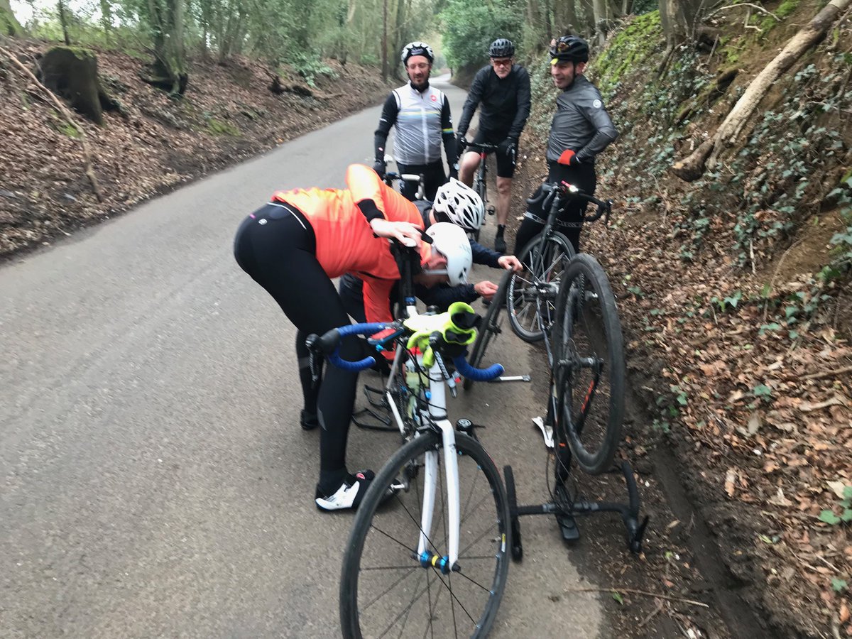 MarkLacey7's tweet photo. ‘Anybody got any pliers?’ Tubeless - the future? @carlcarrington @SeanHatcher100 @Lazywheeler @ACGarchitects #MattC https://t.co/DKyLb4Kbiq