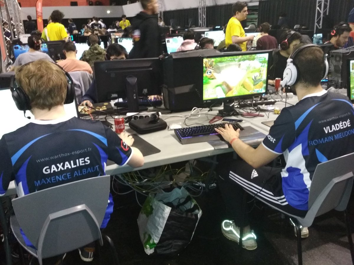 Retrouvez nos joueurs #ApexLegends en stream pour le 4ème round de @lacatalane19 ! 

@Gaxalies : bit.ly/twitch-gaxalies 
<a href="/VlaDeDe/">RDS DeDe</a> : bit.ly/twitch-vladede 
<a href="/SpaaceBud/">SpaceBud</a> : bit.ly/twitch-spacebud 

#GoWarthox ⚫️ 🔵