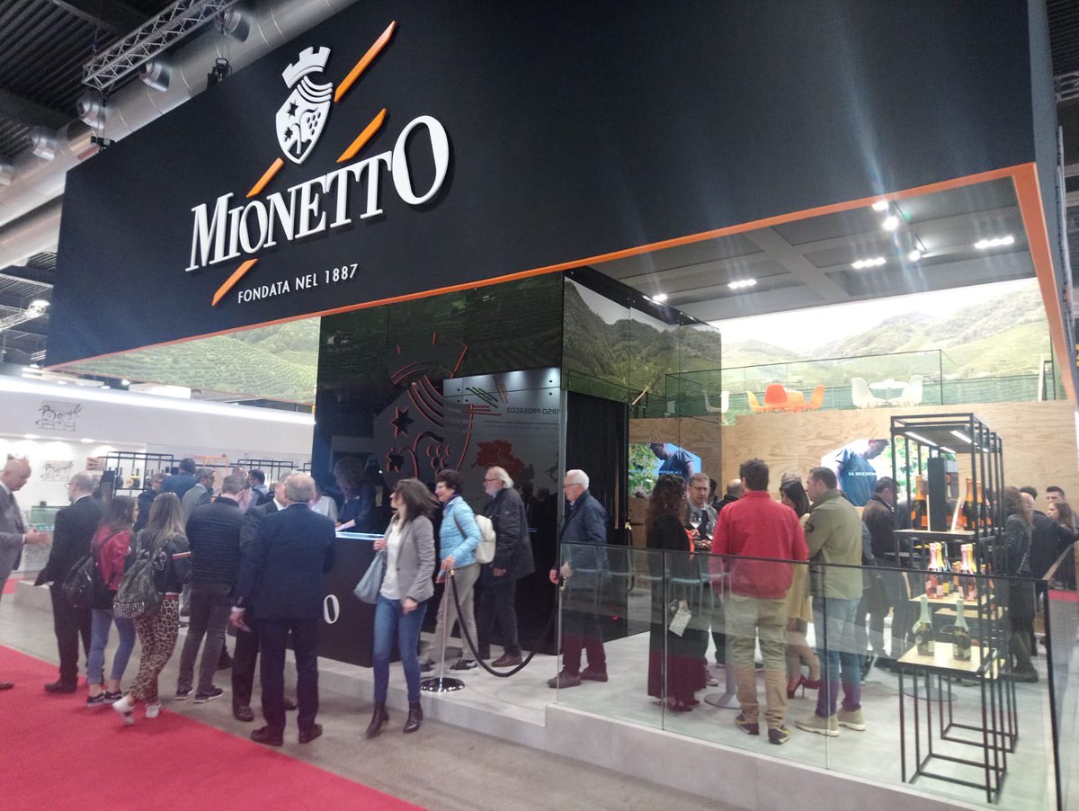 Mionetto_'s tweet photo. Nuova edizione, nuove sorprese!
Il “Design del Gusto” Mionetto si trova al PADIGLIONE 4 STAND B3. Vi aspettiamo per degustare le nostre proposte Prosecco Docg e Doc e scoprire le novità 2019!
#vinitaly2019 #mionettoprosecco #designdelgusto https://t.co/tC5a9tIE0J
