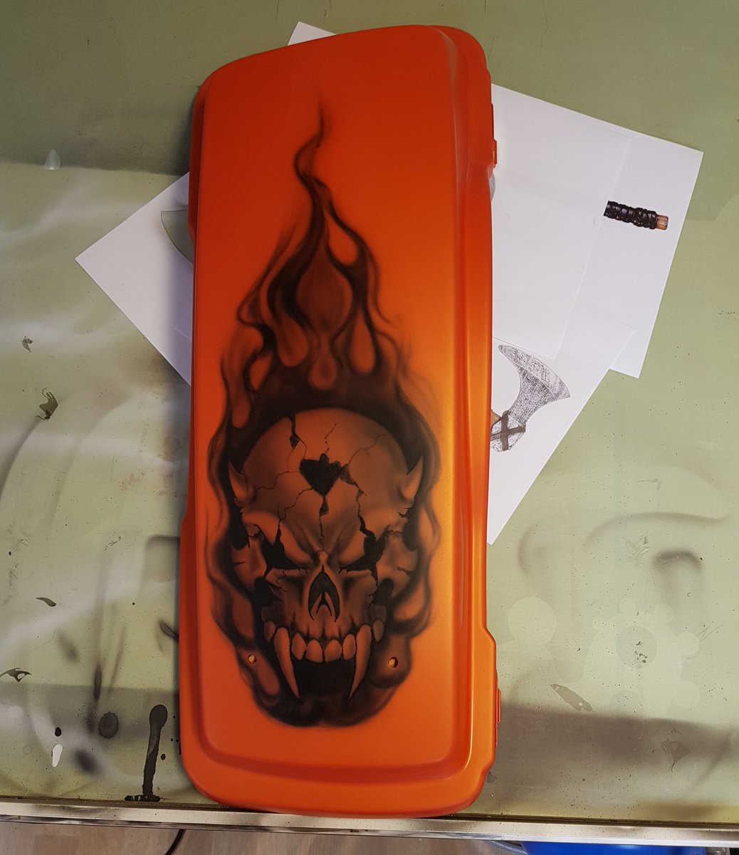 VatlandA's tweet photo. Finished with this one. Ready to start on other side 🙂

#custompaint #airbrush  #createx  #createx #iwata  #customairbrush #customharleypaint #bikeart  #customharleyairbrush #airbrushpaint #airbrushartist #skulls #skullart #evilart  #realfire #airbrushfire #harleydavidson https://t.co/g9WvMkogD2