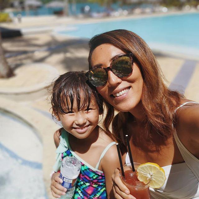 Sunday arvos listening to music (Lionel Ritchie yasssss), swimming with the kids, Bloody Mary's, chatting with friends, Oli sleeping on the grass, reading Michelle Obama's Becoming, grooving with my girls and He-Pobke. ❤️❤️❤️ bit.ly/2Ij0Zcr