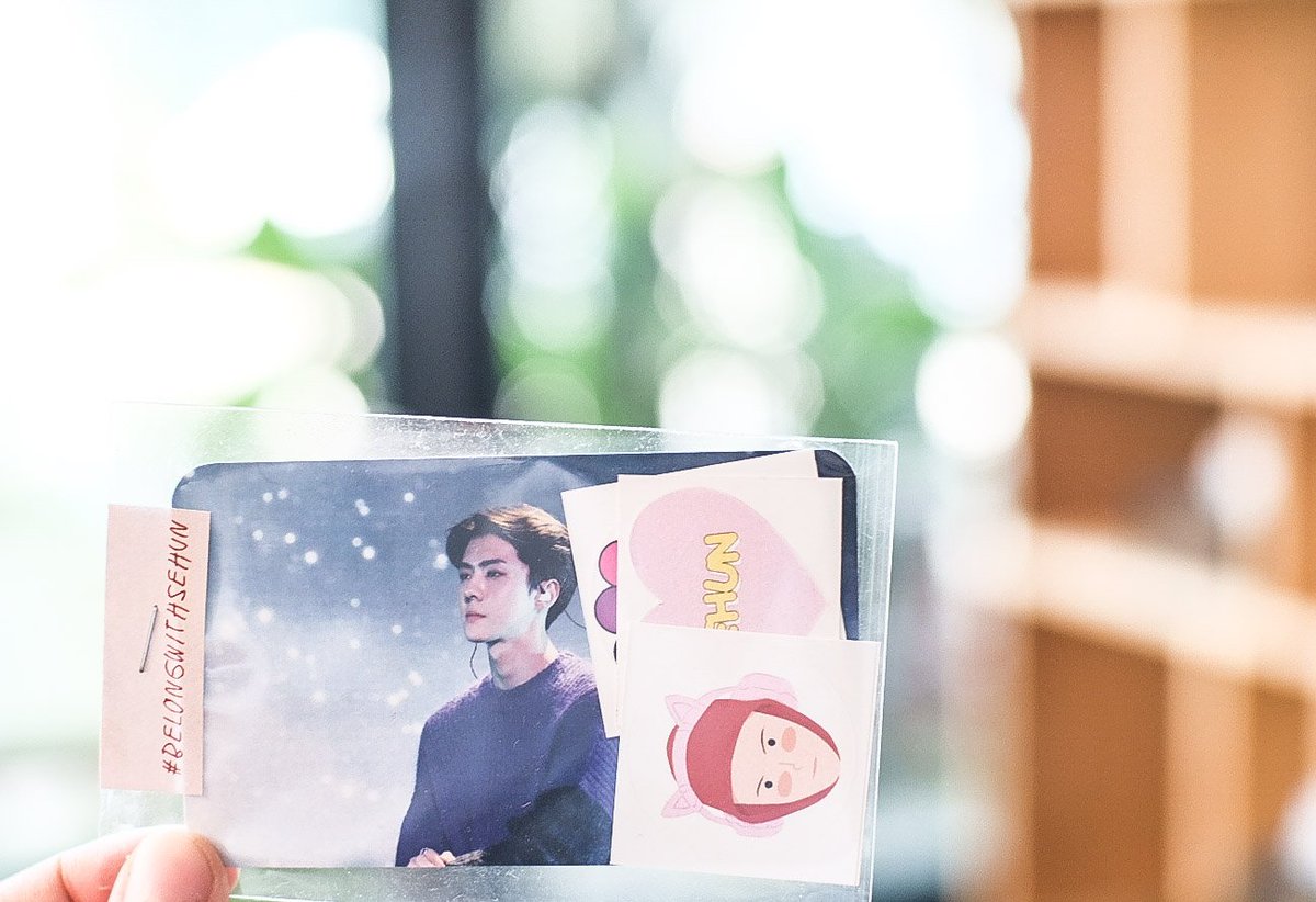 Larklai_Nimman's tweet photo. พรุ่งนี้แจกที่ครอบแก้ว #SEHUN
BY: @bfosh948
มีSpecial Giftสำหรับ10ท่านแรกด้วยนะคะ ได้รับแล้วอย่าลืมถ่ายรูปติดแฮชแท็ก #Belongwithsehun นี้ด้วยนะคะ
#HappySehunDay
#EXO #เซฮุน https://t.co/n9hrRxYKRR