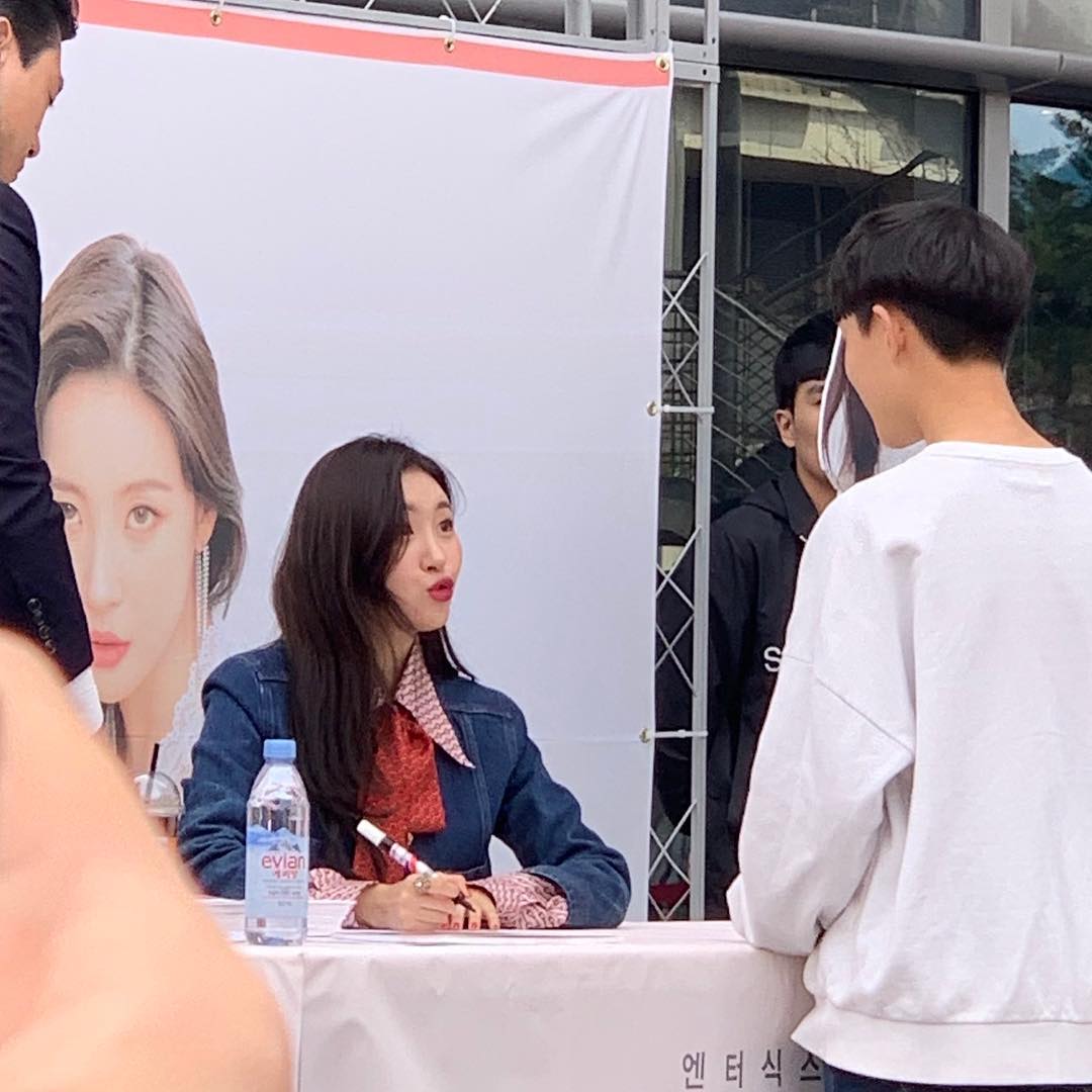 SunmiItalia's tweet photo. 📸 07.04.19 | Le reazioni di Miya ai fans sono le migliori 😭 #선미 #Enter6

(©sxx.s.c_)
🔸https://t.co/Mpt7oFnzEl https://t.co/xPrTIFBCVt