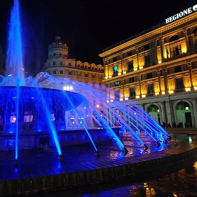 m3rosss's tweet photo. Il 2 aprile si celebra la Giornata mondiale della consapevolezza dell’autismo, e in tutto il mondo molti monumenti si sono tinti di blu. 
Le conoscenze che riguardano questa patologia sono ancora carenti e l’impegno delle istituzioni è insufficiente nono… https://t.co/Q7Pk527I0Y https://t.co/ewgKEK4WWO