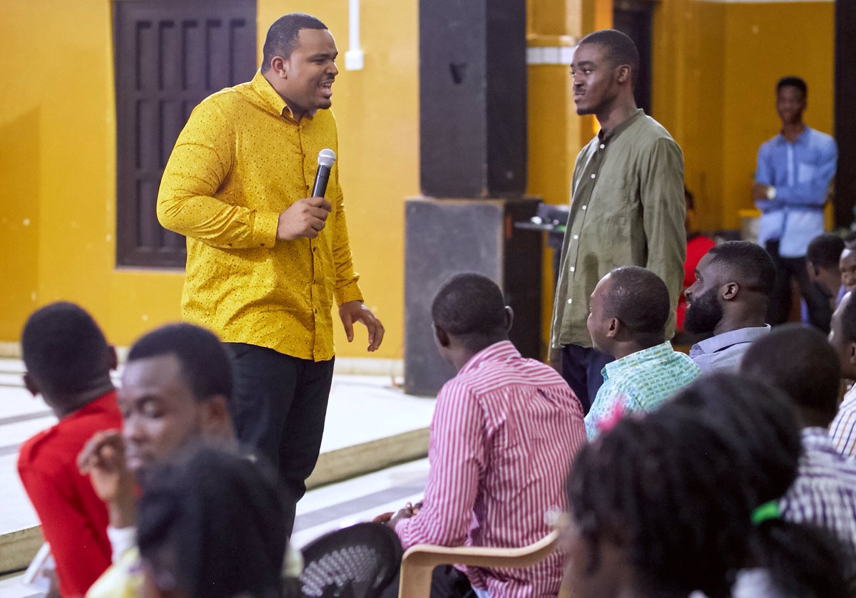 Morgen_Kay's tweet photo. Last night, hundreds of young people came from all over the University of Ghana Legon campus to hear Christ being preached. Thank you @joshdhmills ! 
Turning many to righteousness. https://t.co/bl5SdcUNf4