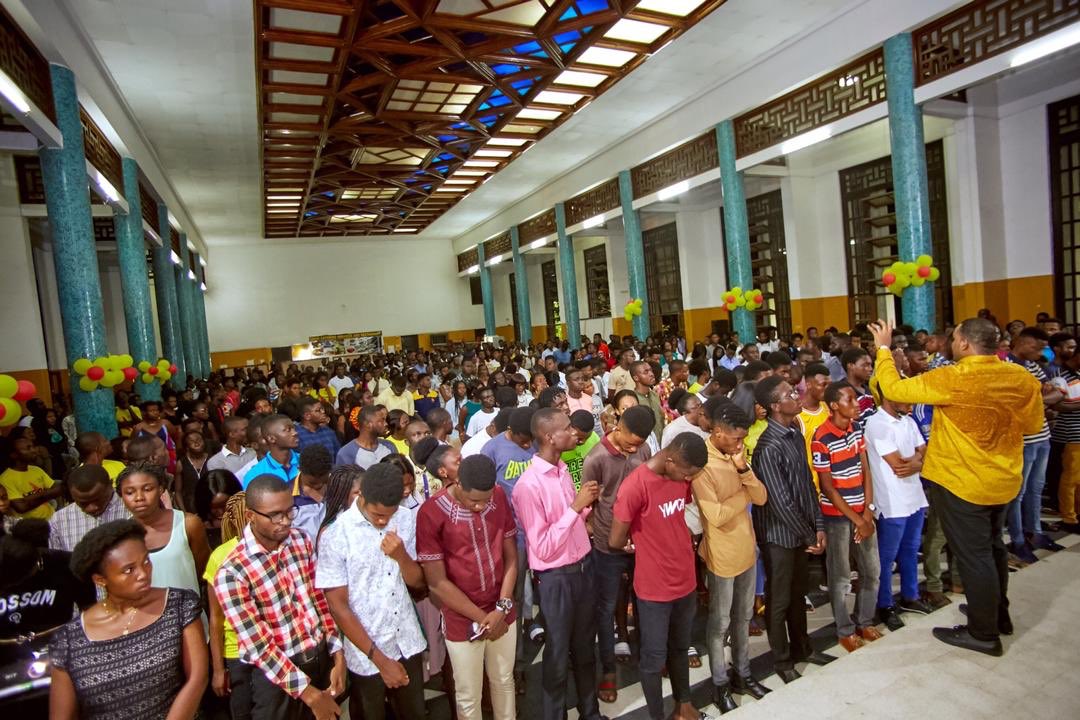 Morgen_Kay's tweet photo. Last night, hundreds of young people came from all over the University of Ghana Legon campus to hear Christ being preached. Thank you @joshdhmills ! 
Turning many to righteousness. https://t.co/bl5SdcUNf4