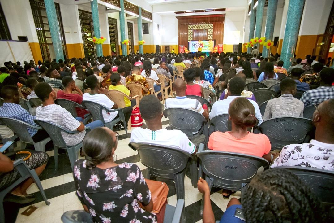 Morgen_Kay's tweet photo. Last night, hundreds of young people came from all over the University of Ghana Legon campus to hear Christ being preached. Thank you @joshdhmills ! 
Turning many to righteousness. https://t.co/bl5SdcUNf4
