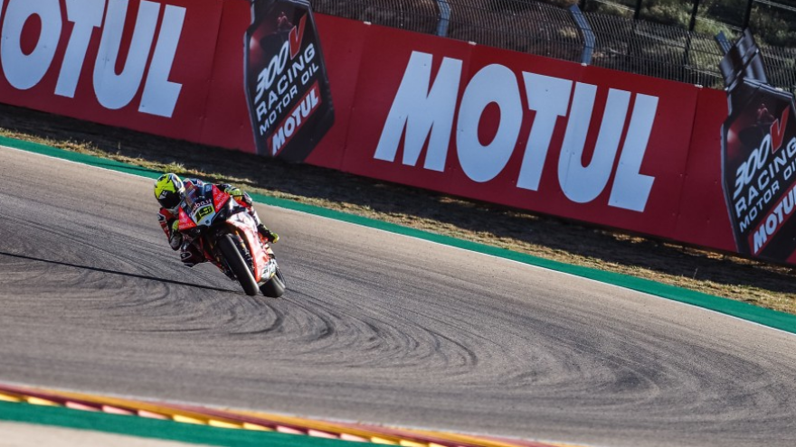 NowMoto's tweet photo. Aragon WorldSBK: Bautista takes control in Superpole Race https://t.co/8zAfA3Yu1o https://t.co/tM5rb7Yefe
