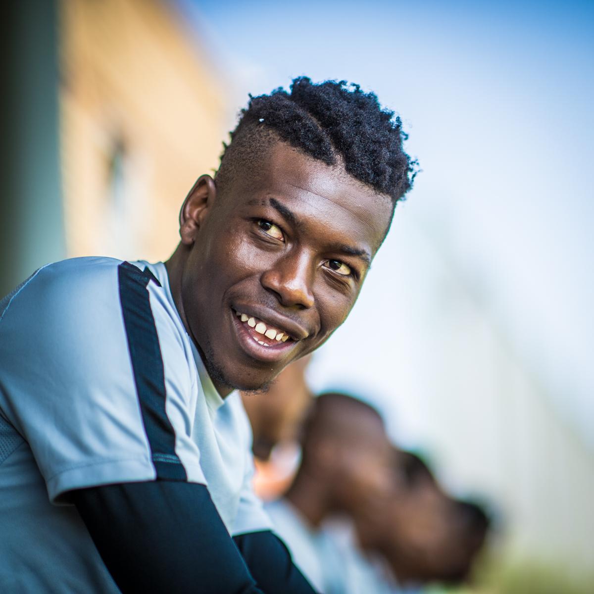 KaizerChiefs's tweet photo. Injury Update : Teenage Hadebe

Mild (Grade 1) Concussion.

Symptoms have improved this morning compared to last night.

Recovery time : 7 - 10days

We wish him a speedy recovery.

#Amakhosi4Life https://t.co/ycH3cJ7KJS