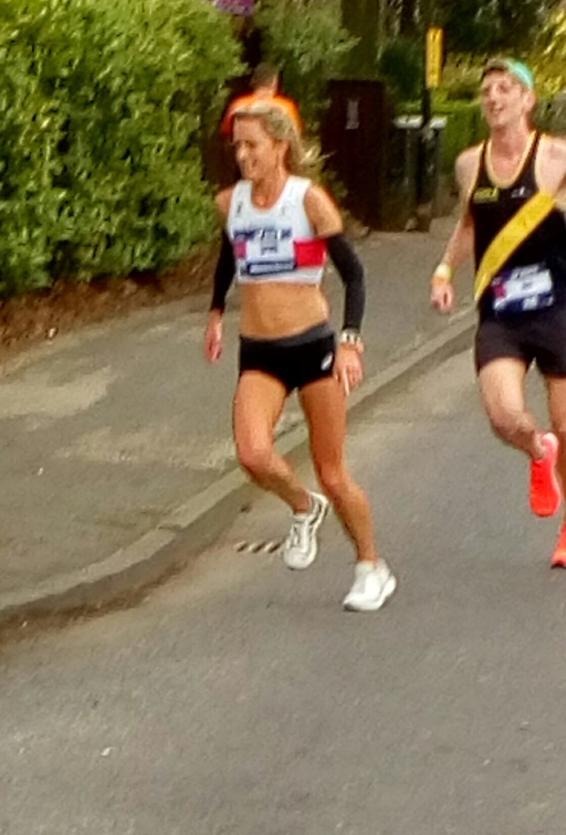 r0manJ's tweet photo. Leading Woman at Mile 18 #ManchesterMarathon https://t.co/W4K7ompzPs