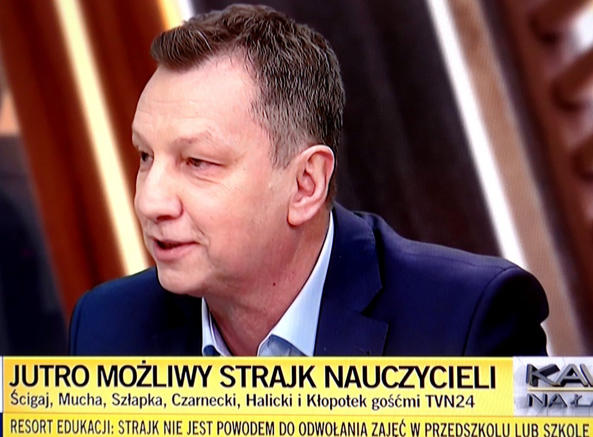 UEwPolsce's tweet photo. .@AndrzejHalicki (PO) #KnŁ do #Czarnecki.ego(PIS): Jak pan głosował w sprawie niższego budżetu dla Polski i mniejszych dopłat dla rolników? Powinniście postawić veto. Ale zdezertowaliście jak #Zaleska przed strajkiem nauczycieli. Będziemy renegocjować to co zepsuliście! https://t.co/j3uoTFSxCf