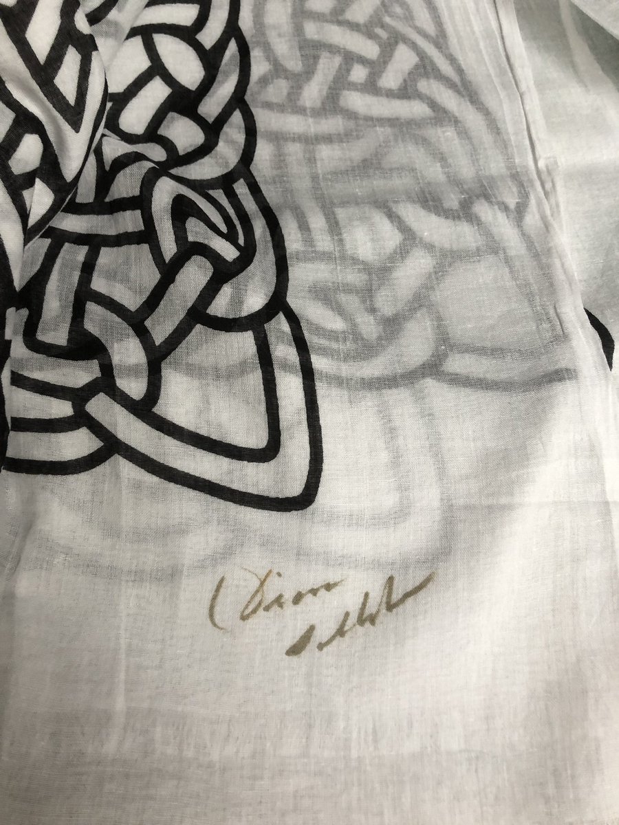 Raffle coming up soon! Please like and RT!!
I hope many of you will take part in the chance to win an Outlander scarf signed by .<a href="/Writer_DG/">Diana Gabaldon</a> to benefit .<a href="/alexs_journey/">Alexander's Journey</a>.
I have asked .<a href="/SSassenachs/">The So. Sassenachs™</a> to run the raffle for me.