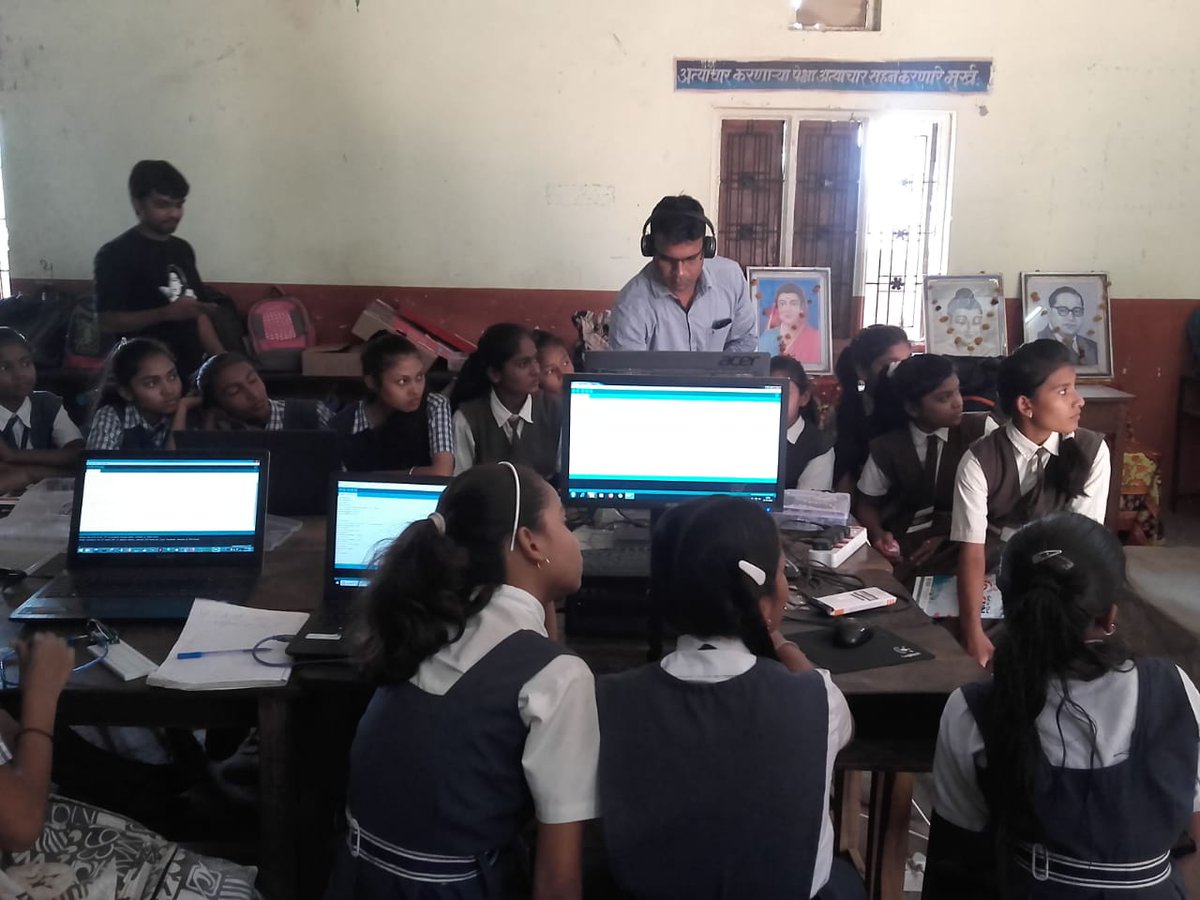 Anoopkheri's tweet photo. Our Nalanda Abhiyan Labs team led by Harshal Shimpi, Niketan Moon, Priyanka Dahilekar, Rashmi Patil , Kunal Patil, Ashish Shende taking 2 days workshop on Science and Technology for schools kids at Bhagirath Bhaskar School, Bhandara (6-7 April, 2019).  :)

Jaibhim! https://t.co/oR3pLFOLZI