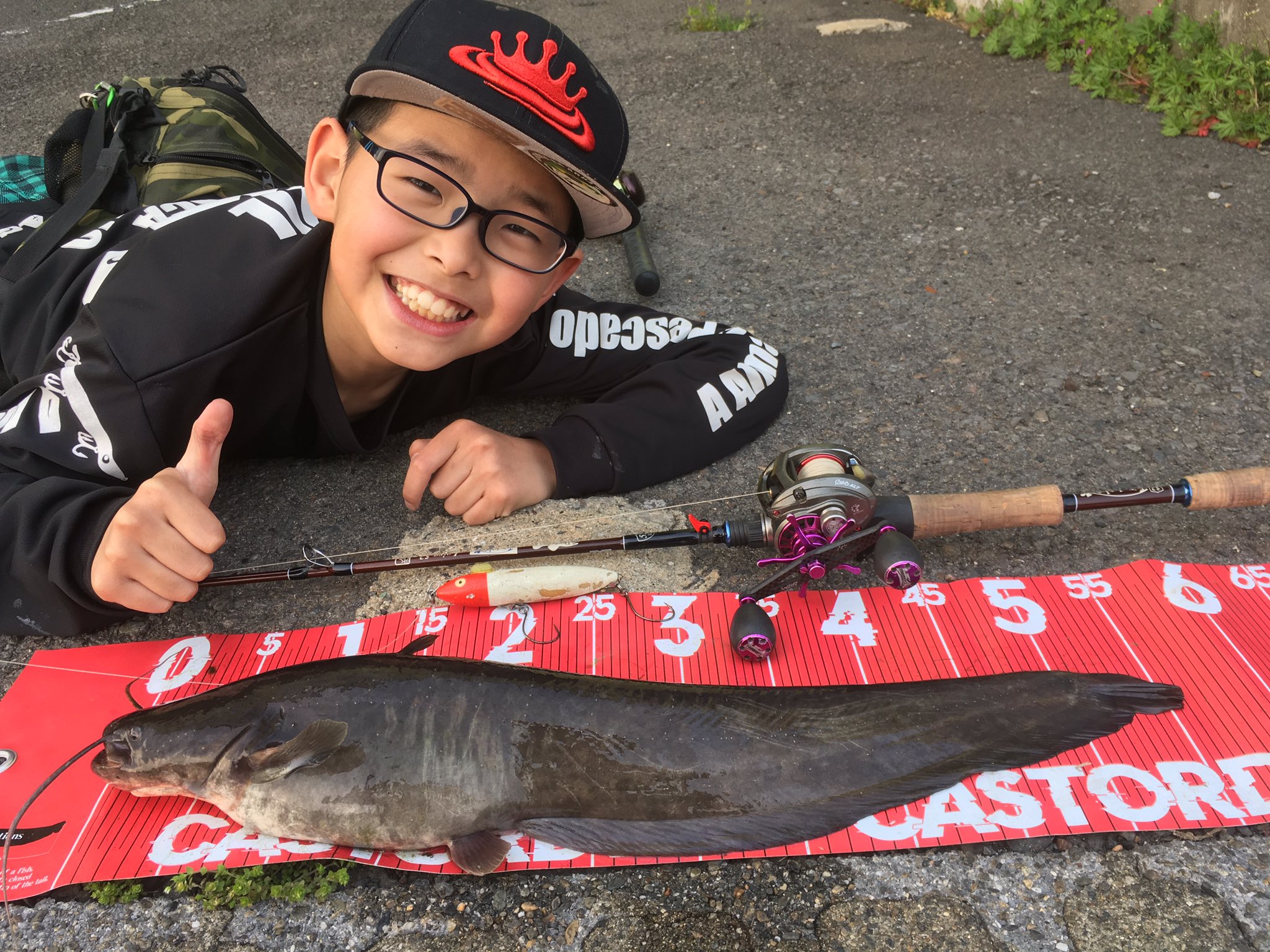 Yuuto 久しぶりにナマズが二ひき釣れてすげー嬉しかった 引きが強くてめちゃくちゃおもしろかった ナマズ釣りは楽しいな Tulala ダイコー ロイラ52 ヘドン ファースト ザラスプーク スプーン ボンバダ ボンバダスタイル ナマズ釣り 軍団鯰