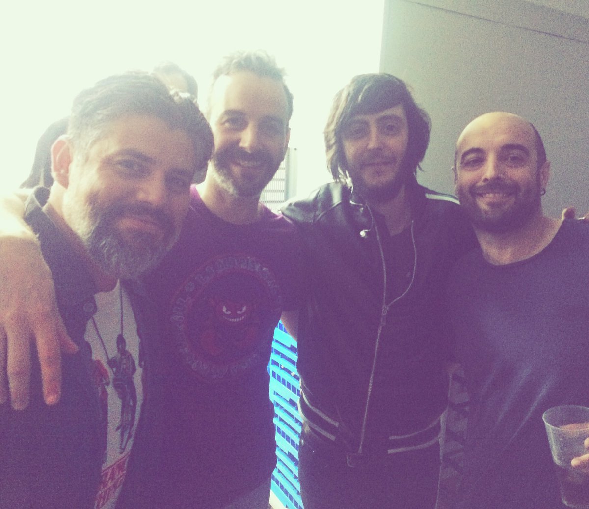 Una noche brutal 💘 

facebook.com/photo.php?fbid…