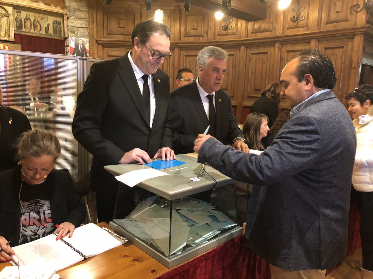 dacordAND's tweet photo. Tota la candidatura de Sant Julià de Lòria, votant a Casa Comuna. https://t.co/wMxpnxIHi1