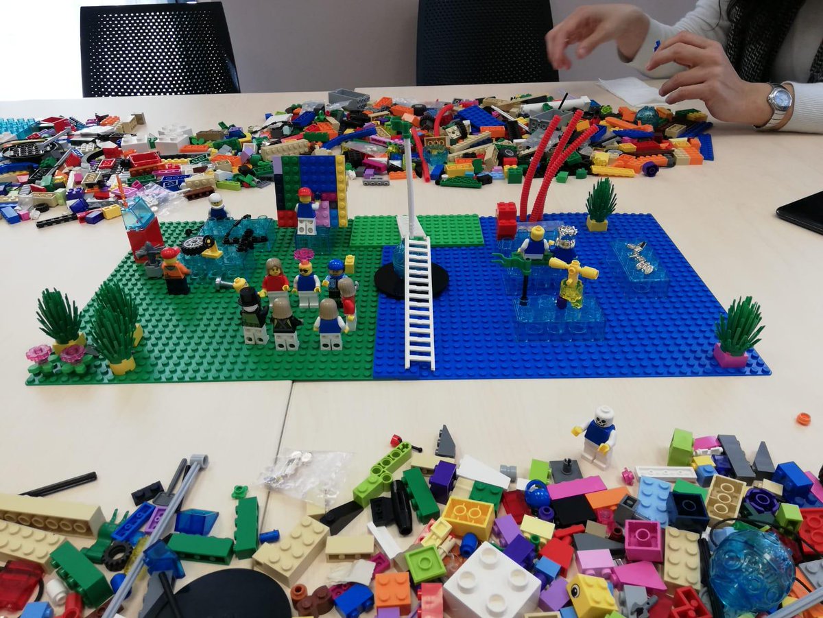 LanzaderaAH's tweet photo. ¡Jugar es algo serio!... .
Esta semana hemos tenido la suerte de participar en el taller #LEGOSeriousPlay impartido por Raquel Gallo Collado. Seguimos aprendiendo, conociéndonos.... y divirtiéndonos! 👉🏽 https://t.co/VVrAbQVd9i
@FundacionSMLRPH 
@fundacionTef 
@ADesarrollo https://t.co/CZBry5BSjj