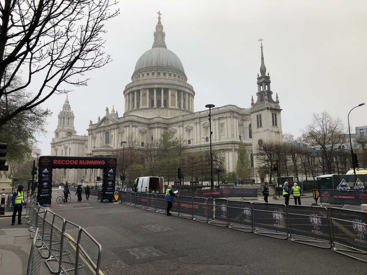 UKSportPhoto's tweet photo. It’s all happening at the #Adidas #cityrun #1hour today #takechargeldn #rhnning #run #recoderunning #ukrunchat #racephoto https://t.co/ujGhZMYrF3