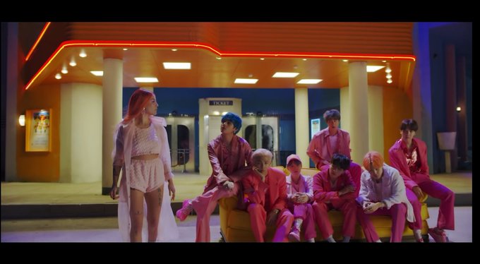 View image on Twitter