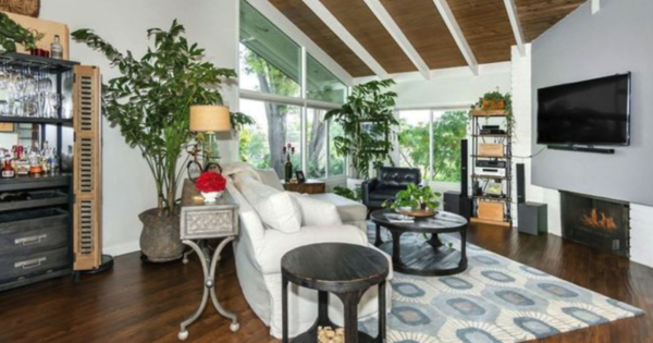 SoldbyLynn's tweet photo. Professional photos are essential to marketing any home well. We're loving the new series by https://t.co/xC7ZlJ0l0D pointing out things to watch for in listing photos!

#MySouthernView #FindYourView #LoveYourView #JoCoSouthernRealtor... https://t.co/msCu5l17G1 https://t.co/Gzz9auRM0c