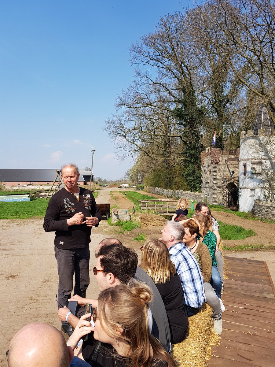 HeleenLansink's tweet photo. Wat een mooi ossenfeest! Perfect weer erbij! Bedankt @SuzanneRuesink en @NelSchellekens !!
#ossen #aalten #happyfarmlife https://t.co/w7pHWwVcs4