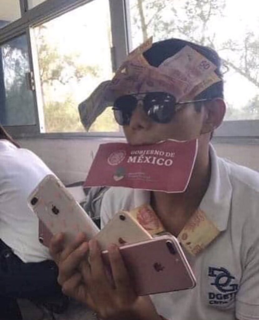 MaromasPepe's tweet photo. ¿A poco no valió la pena dejar a miles de servidores públicos desempleados, mutilar el presupuesto de cultura y salud, dejar a las mujeres maltratadas sin albergues, a los niños sin estancias infantiles y a los bebés sin tamiz neonatal? El Amo es sabio e infalible. https://t.co/THuqMjUKfj