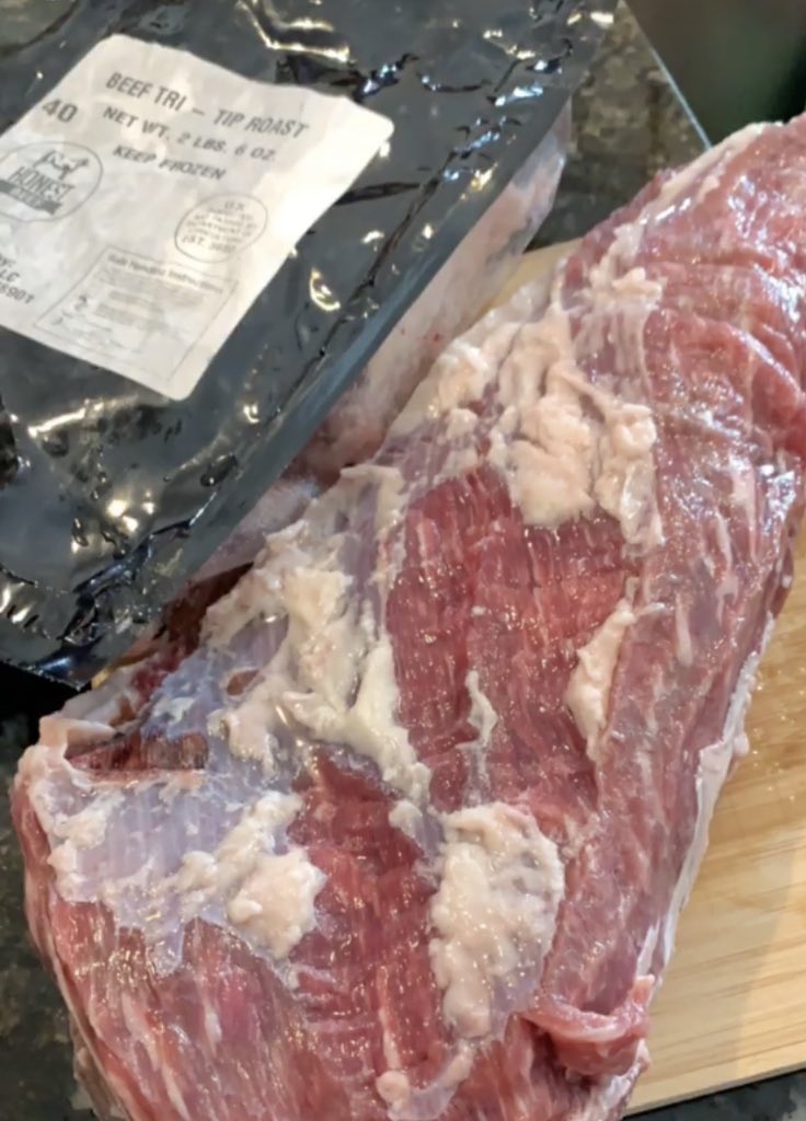 Qconnealy19's tweet photo. Tip of the day.....  Dry aged Tri-Tip 👌🏻 #beef https://t.co/0YNEOTwogU
