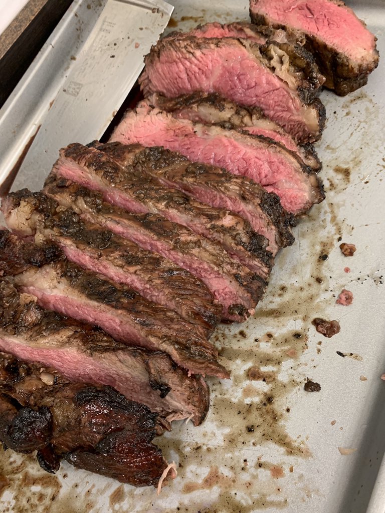 Qconnealy19's tweet photo. Tip of the day.....  Dry aged Tri-Tip 👌🏻 #beef https://t.co/0YNEOTwogU