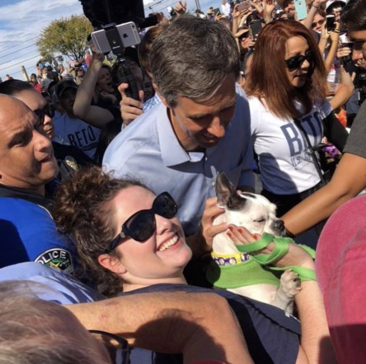 First_Dog_USA's tweet photo. @BetoORourke 🐾 Yes! And now, a message from me: please do NOT bring your puppers, my dad will pet and hug them all, he can’t refrain. Thank you. #IACaucus #BetoForPresident #ArtemisForFirstDog #DOTUS https://t.co/NjSyIPeiDz