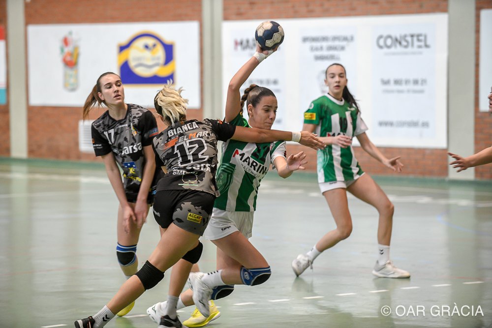 oargracia's tweet photo. 🤾♀️Lliga Catalana Cadet Femenina - 2a fase
🏐 @oargracia 34 - @bmlaroca 33
➡️ 2 punts vitals per al conjunt gracienc a falta d'una jornada per poder classificar-se per al TOP-4.
#forçaOAR @sbdesport #objectiuTOP4 #falta1pas https://t.co/JgOH9HHtpJ