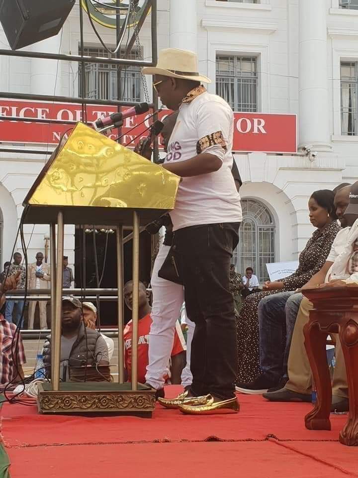 MollaSammy's tweet photo. Why step on 16.5m shoes yet Kenyans are starving in Baringo???#DP RUTO #UJINGASHORTAGE IN KENYA.. https://t.co/DeQkusoXVN