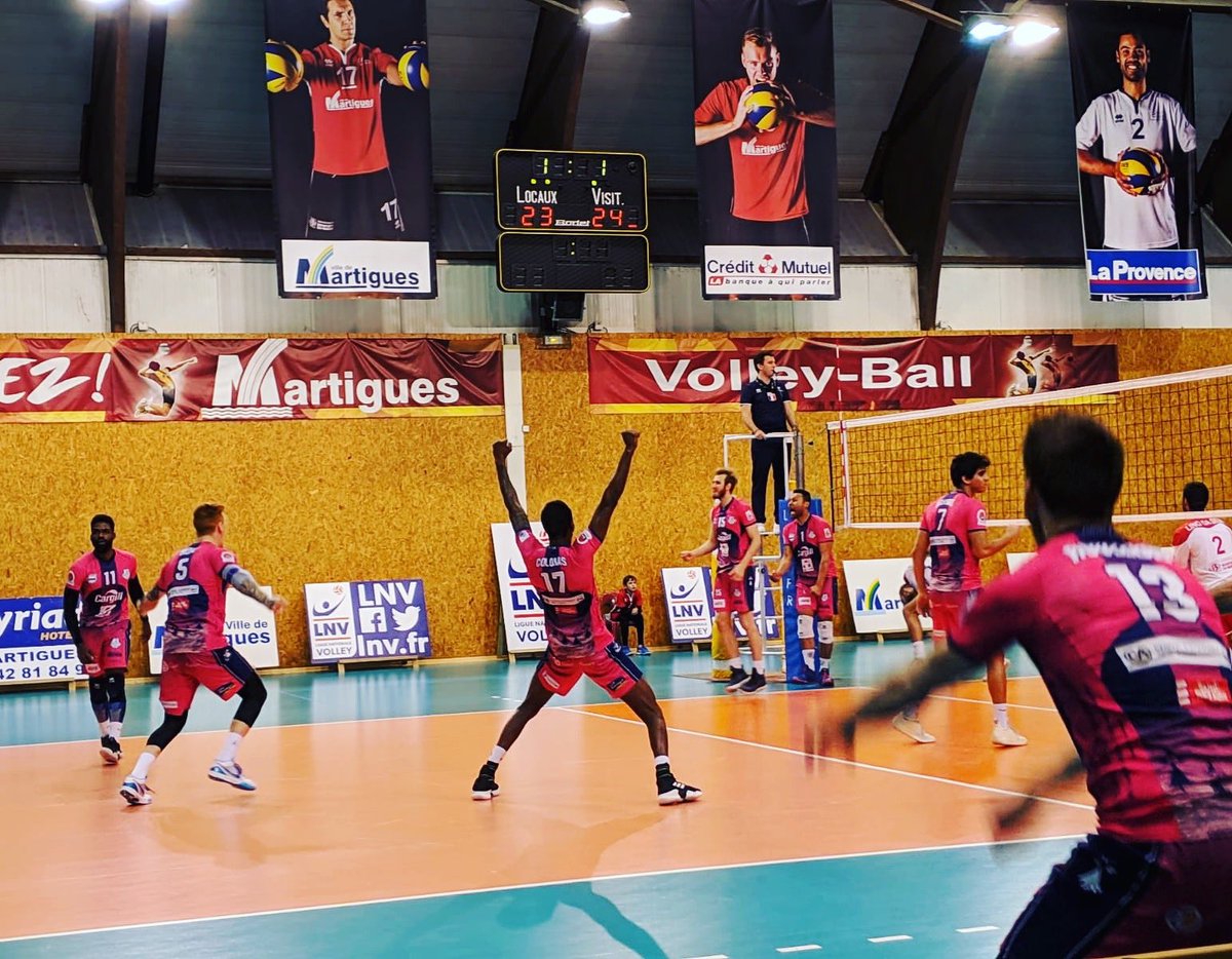 Victoire 🔵😊 !!!
Le SNVBA s’impose 3/1 (25/22 21/25 25/23 25/21) face à Martigues et se qualifie pour la 3ème année consécutive en demi-finale des playoffs !!! Tous à #SaintNazaire samedi 13 avril pour le match aller face à <a href="/cambrai_volley/">Cambrai Volley 59</a> 💪🏻
#Snvba <a href="/LNVofficiel/">LNV</a>