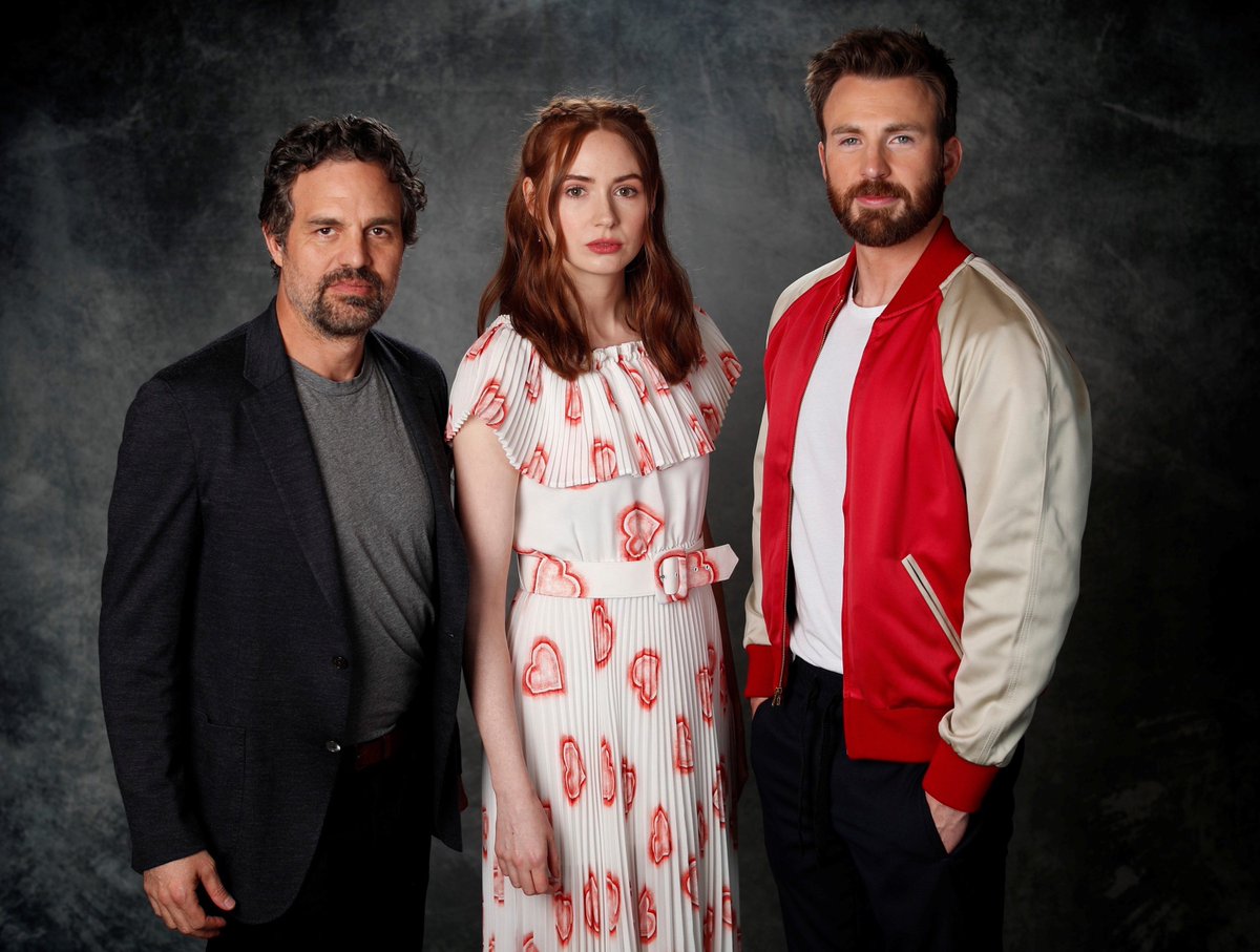 ruffalocentral's tweet photo. 📷 @MarkRuffalo, @karengillan &amp; @ChrisEvans pose for a portrait session during the Avengers: Endgame press round yesterday. https://t.co/pjAPHyhZQG #MarkRuffalo #AvengersEndgame https://t.co/8lq0pe5bAh