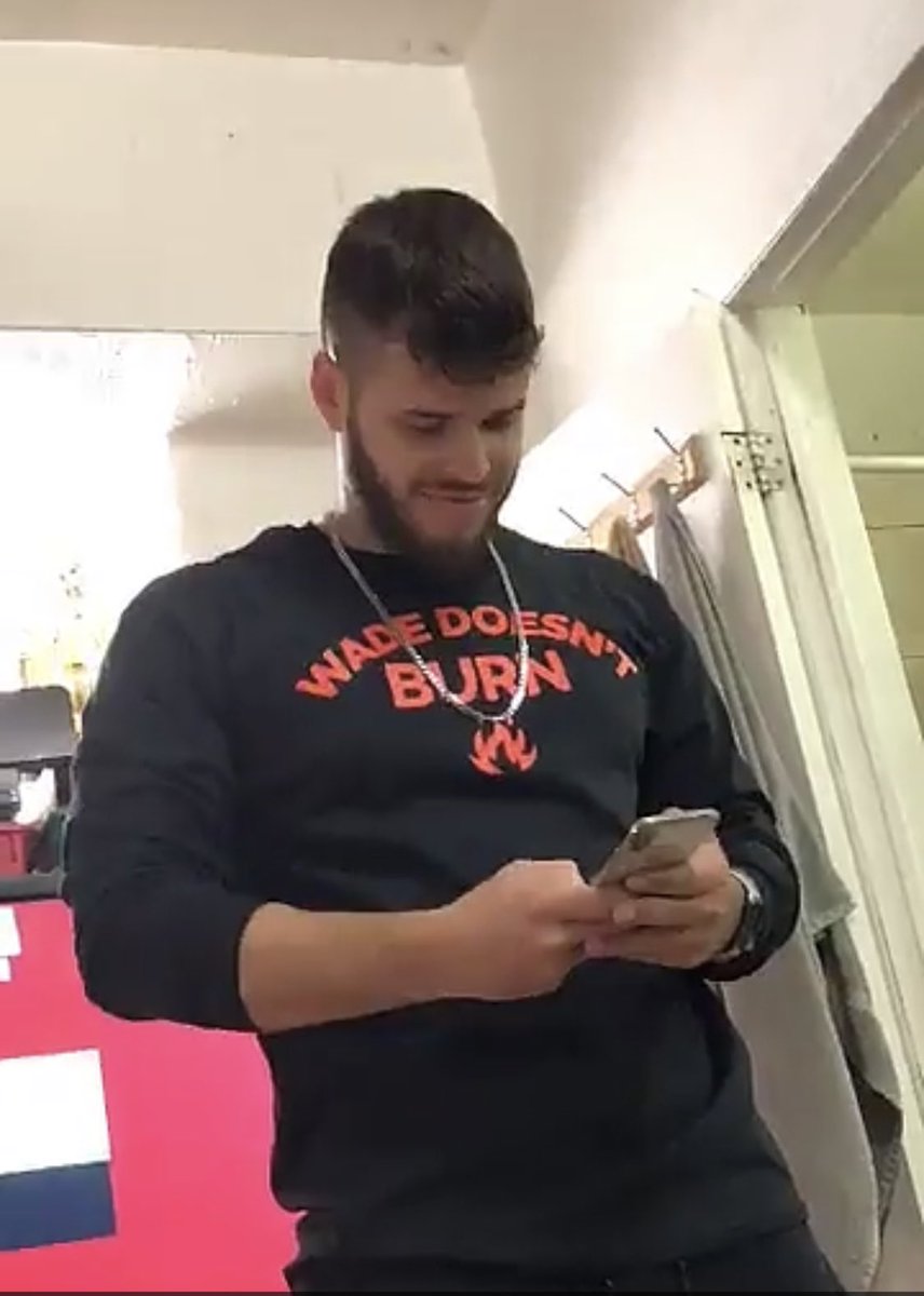 theCoolcat_24's tweet photo. I’m getting mixed signals if Wade burns or not and honestly its stressing me out. @OfficialSimiBro #DuncSurf https://t.co/XNRz2vzHhI