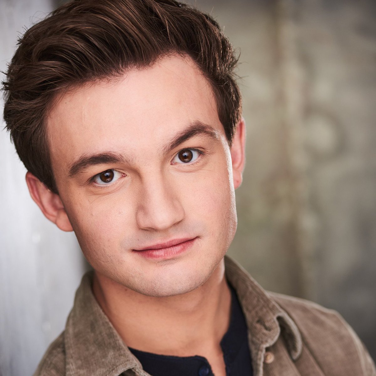 InStudioHCLA's tweet photo. 🌇 🤺 🎬 Sam Uehling, commonly referred to by his social handle, @sammieguy19, is a lovable wild card. When you zig, he zags. And when you zag, he zoogs. #L7showcase #L7Acting #BFAActing #actorslife #classof2019 https://t.co/e7piCwPYL3