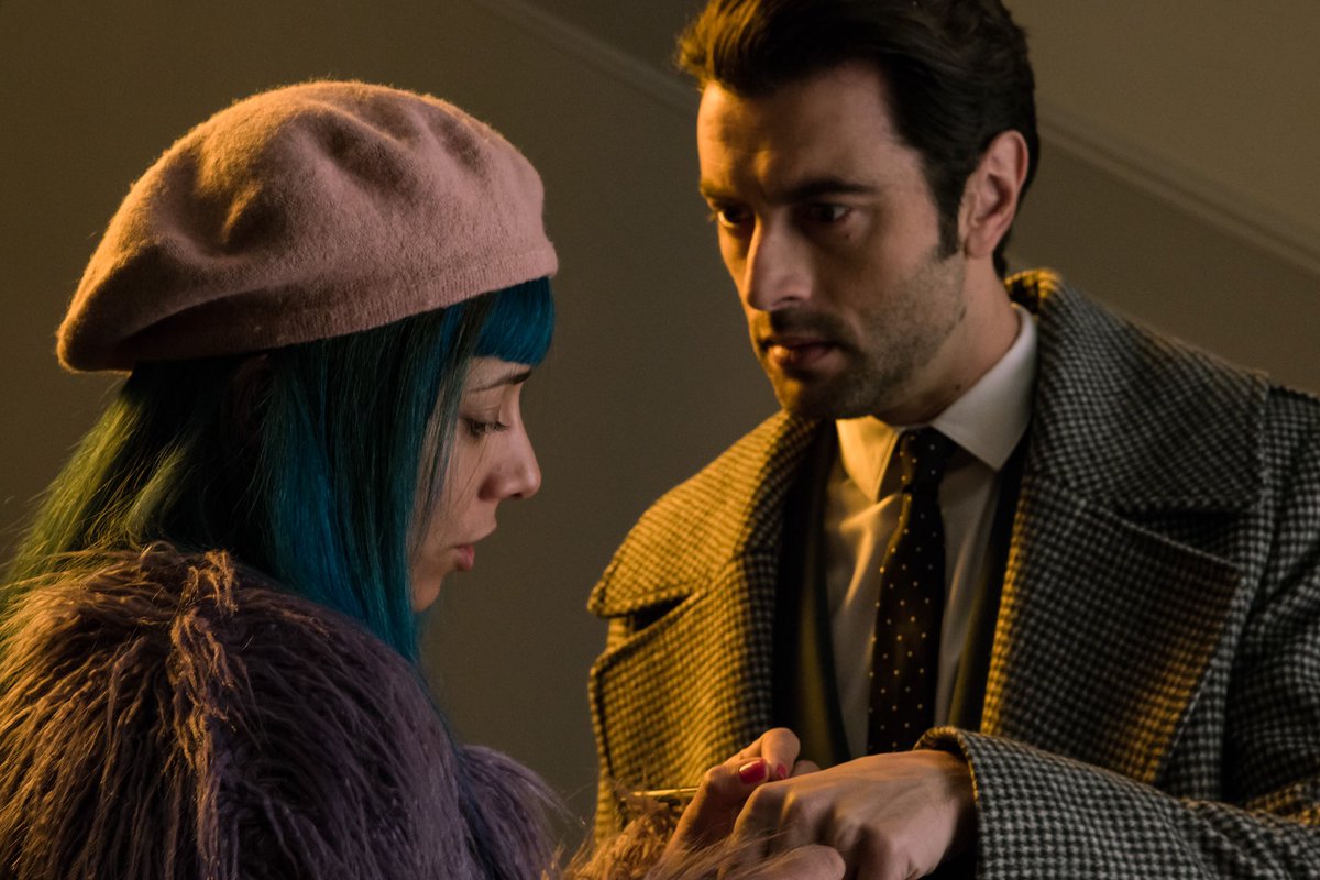 QueTeJuegas_'s tweet photo. “¿Qué es eso que tienes en la mano? Oh, mi número de teléfono”. ¡#QuéTeJuegas ya en cines!

@BowfingerFilms @MovistarCine @acontrafilms https://t.co/bbk2mEs6p2