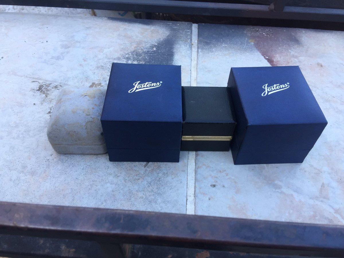 LeevelTatum's tweet image. My dad said Hold On! &amp;amp; sent this to two of his teammates &amp;amp; said things have really changed (Size) since there 1982/1983 Fresno State Bowl Ringzz🤣🤣 #OldDogsVsNewDogs #Chapter44