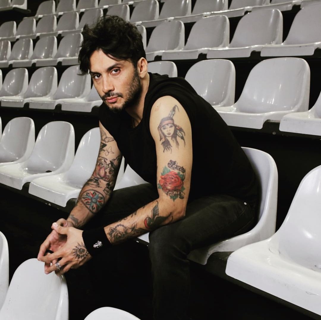 FabianaP79's tweet image. Io non ho visto il mondo... ma ho imparato a viaggiare lo stesso... #PerMe #FigliDiNessuno #12Aprile2019 - 4gg 6h 6min #FabrizioMoro