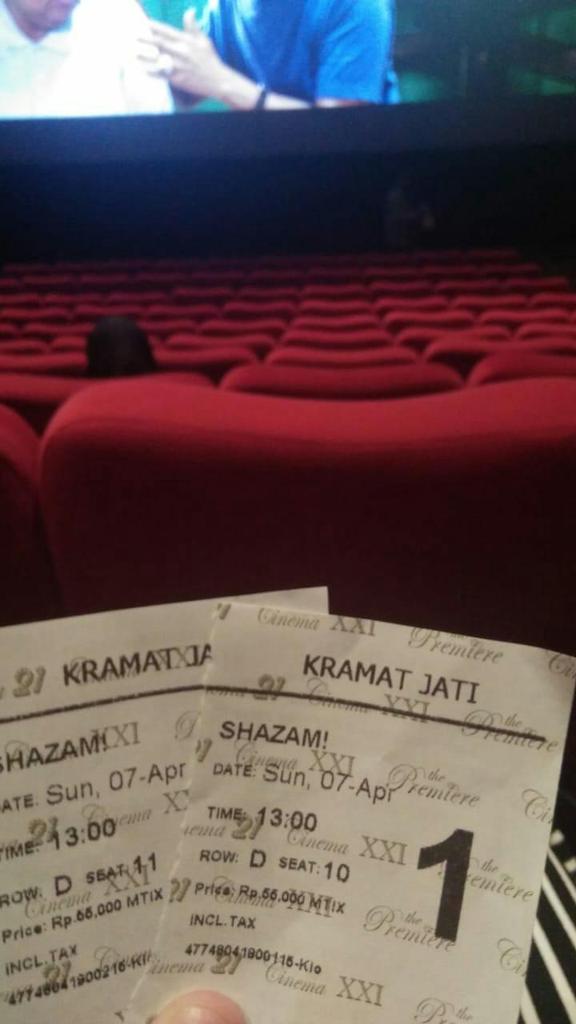 mutianahla's tweet photo. Sempet ragu nonton #Shazam tapi ternyata filmnya tuh menyenangkan, hangat, haru, dan endingnya gue senyum-senyum ikutan bahagia :) https://t.co/oq095RZ56P