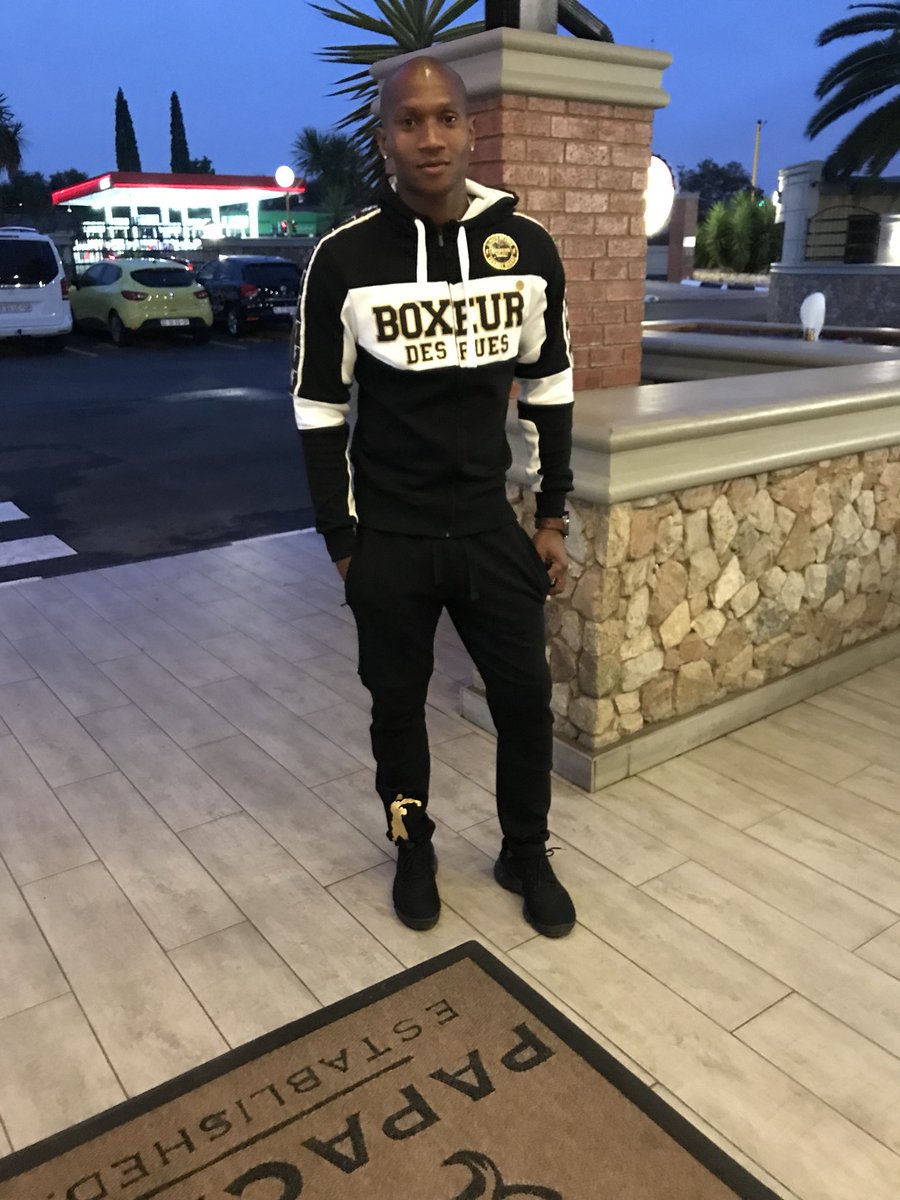 JMabokgwane's tweet photo. Keeping warm with @BoxeurDesRues 🔥🔥🔥
#boxeurdesreus #alwaysbeyond #luxurybrand
Get yourself Top Italian Exclusive lifestyle & sportswear @DiskiFashion https://t.co/vIAVrPm93g