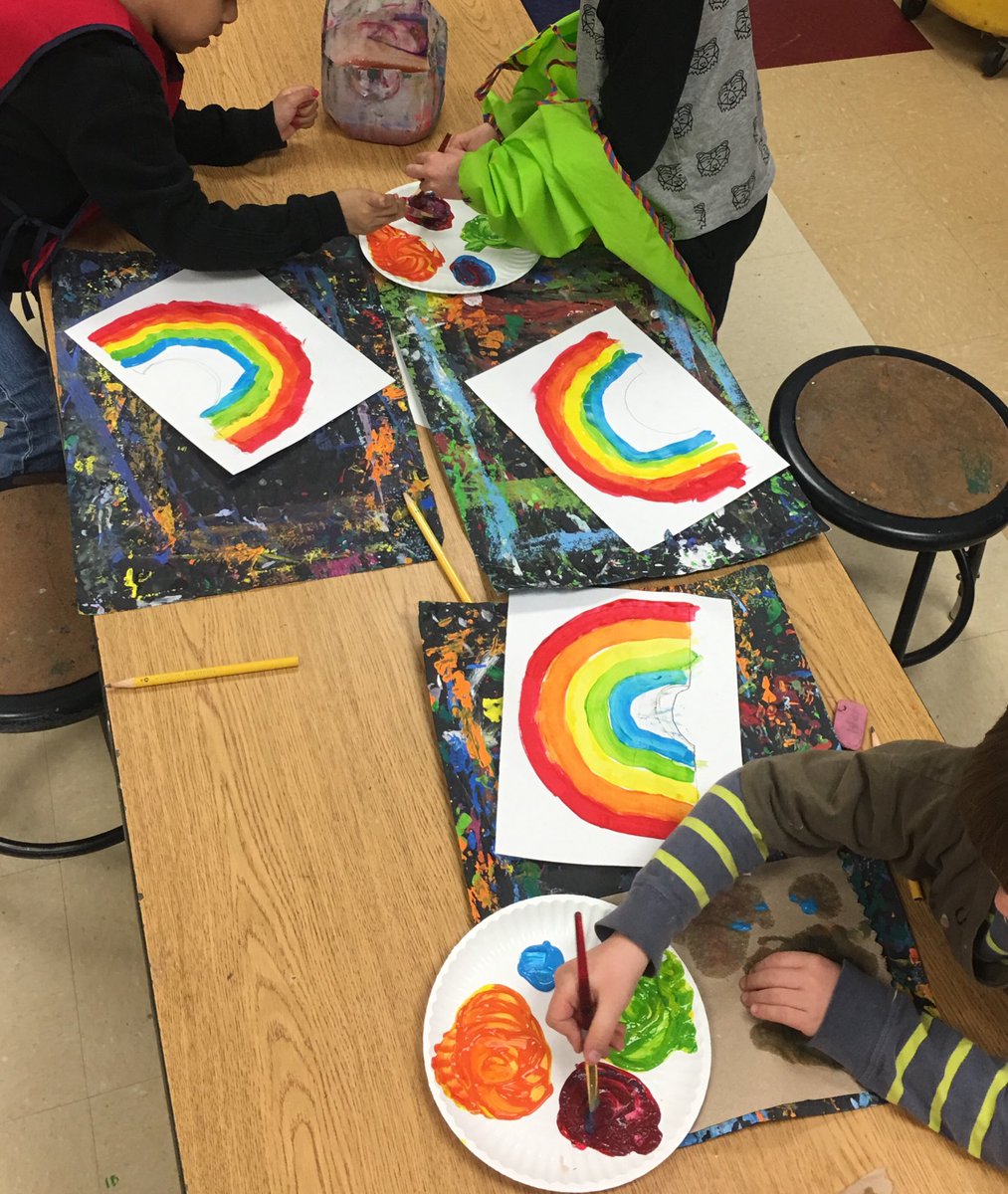 These first graders are experts at mixing colors! #somosOT ⁦<a href="/otmonarchs/">Oak Terrace School</a>⁩ #112leads