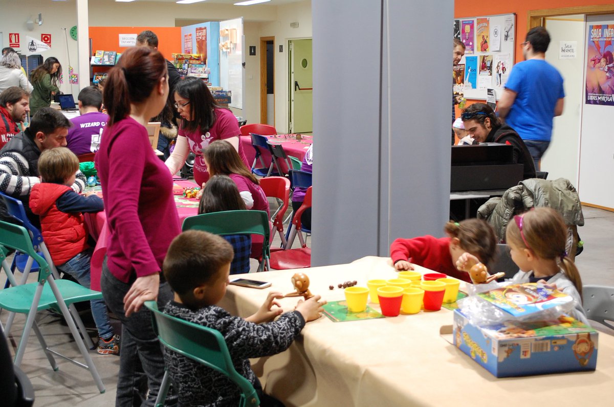CM_La_Nave's tweet photo. Increíble última jornada Roleante y de juegos de mesa, en la VII @LudusMyrtea en @CM_La_Nave, desde las 10 hasta las 21 h como siempre ininterrumpidas. Mira todo lo que puedes hacer, acércate con tus amigos o con tus peques y descubre una aventura! Gratuito! #MurciaSeMueve https://t.co/hqNCoPv9bU