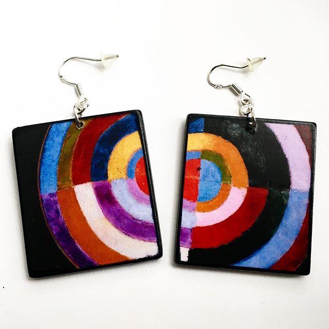 OblJewellery's tweet photo. Here the new #obljewellery with the painting by #robertdelaunay Delaunay was a French artist at first a theatre designer. He came under the influence of the #neoimpressionism use of colour. By 1910 he had made his own contribution to #cubism . His #orphi… https://t.co/cC0pU1tuF6 https://t.co/Iv5paUG6gG
