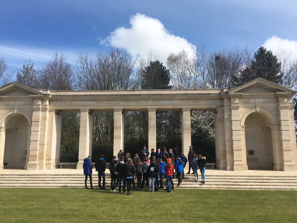 BoothamHistory's tweet photo. “Only those who have loved and lost can understand war’s bitter cost”. At Beyeux War Cemetery @BoothamSchool @boothamemc https://t.co/2DTYvhSPEI