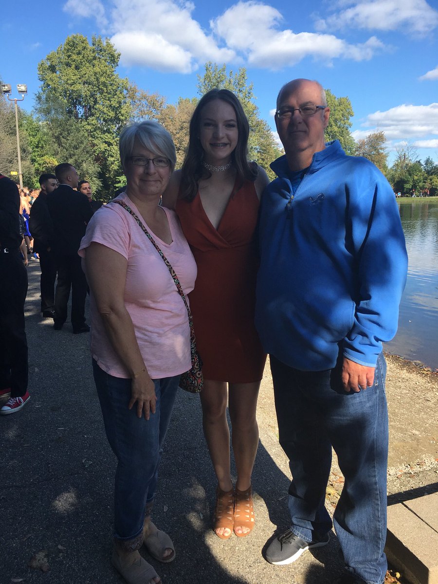 DhoffmanDoug's tweet image. Happy 18th B-Day Isabelle. Love you and very proud of the person you have become! I cannot believe it has been eighteen years! Enjoy your name day.