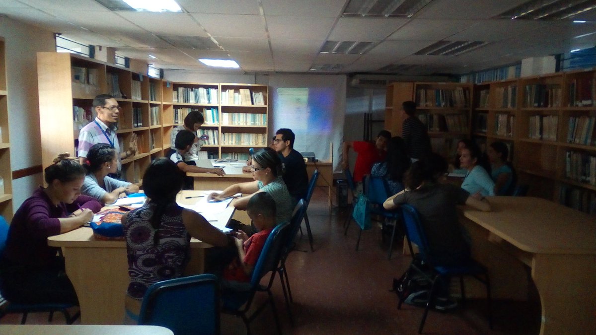 Tulioroquev's tweet photo. UNA PORTUGUESA talleres a estudiantes de matemática. https://t.co/mvmVl4fM51